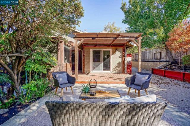 Image 30 of 39 For 822 Rose Dr