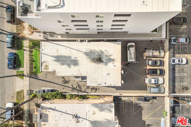 14805 Erwin Street, Van Nuys CA: https://media.crmls.org/mediaz/9da1f2f8-14e5-4175-81b9-f1ed5072edea.jpg