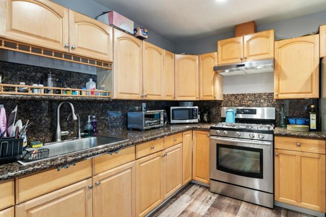 2547 Hazelwood Way, East Palo Alto CA: https://media.crmls.org/mediaz/9da21e85-ae7a-417d-a288-abeb6dceb458.jpg