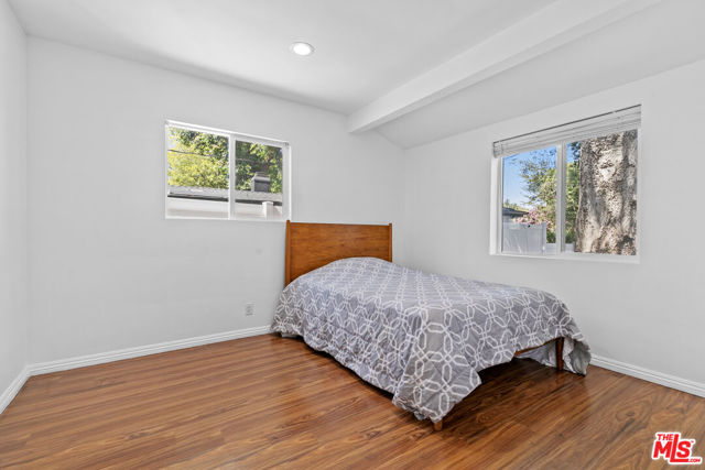 4949 San Feliciano Drive, Woodland Hills CA: https://media.crmls.org/mediaz/9da234a7-67f1-4656-a910-a2d3585dbedd.jpg
