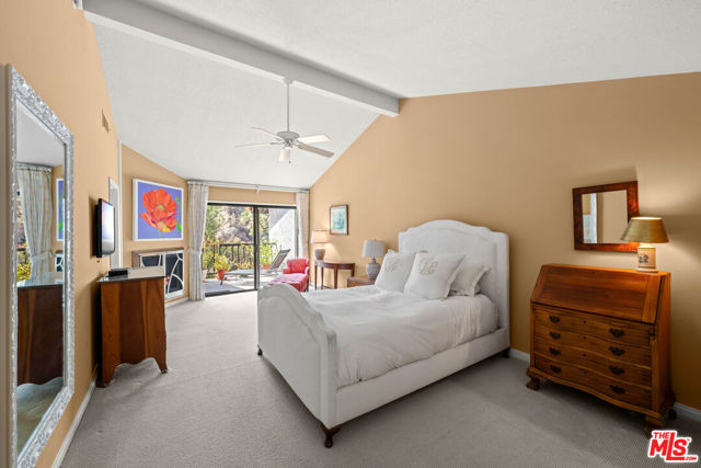 1490 Palisades Drive, Pacific Palisades CA: https://media.crmls.org/mediaz/9da24da2-1902-4491-a75e-a34474446fcc.jpg