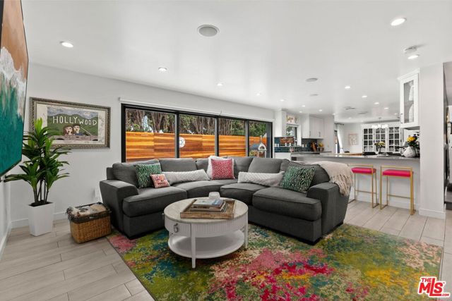 3134 Granville Avenue, Los Angeles CA: https://media.crmls.org/mediaz/9da25be4-cd3f-4d7e-9c83-2dddb17ad340.jpg