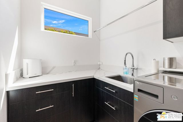 4321 Lumina Way, Palm Springs CA: https://media.crmls.org/mediaz/9da2ca8e-e155-4359-86a8-70b1e1c40e28.jpg