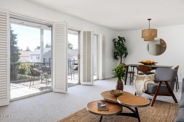 Detail Gallery Image 8 of 24 For 972 E California Bld #201,  Pasadena,  CA 91106 - 2 Beds | 2 Baths