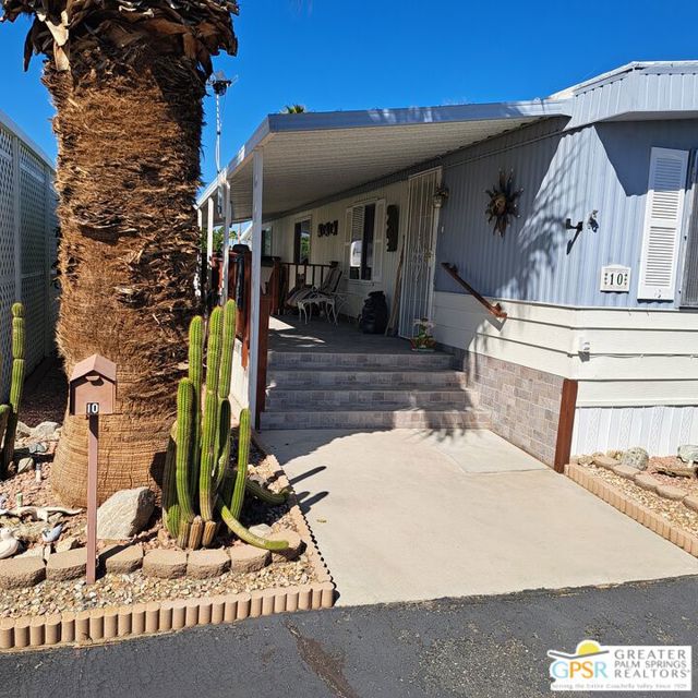 18555 Roberts Road, Desert Hot Springs CA: https://media.crmls.org/mediaz/9da31f13-5a57-4d6d-bafa-b215420f7667.jpg
