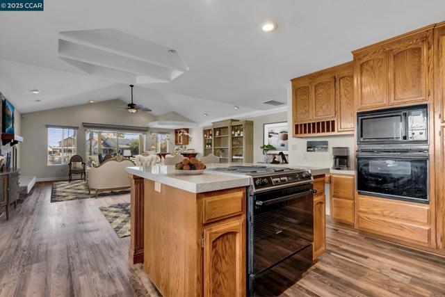 2391 Newport Dr, Discovery Bay CA: https://media.crmls.org/mediaz/9da329ec-241f-440d-82ec-4649169cebfc.jpg