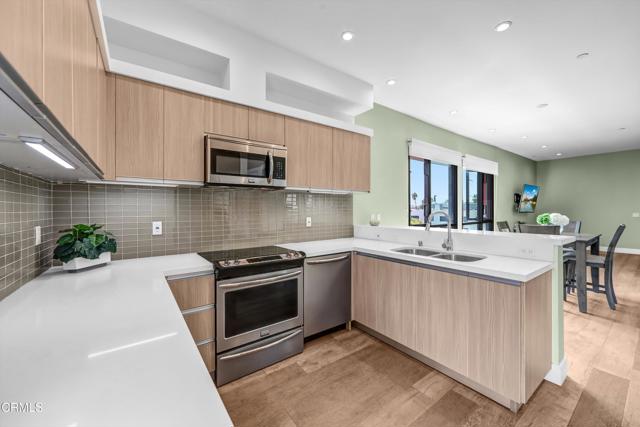 Detail Gallery Image 15 of 28 For 210 N Monterey St #409,  Alhambra,  CA 91801 - 2 Beds | 2 Baths