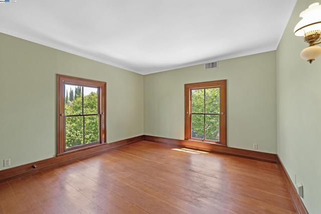 2211 College Avenue, Livermore CA: https://media.crmls.org/mediaz/9da36e82-6622-4c79-b6db-733d44a361dd.jpg