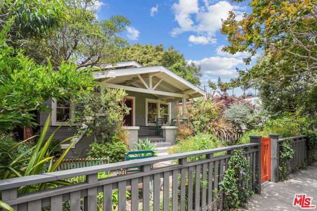 813 Crestmoore Place, Venice CA: https://media.crmls.org/mediaz/9da3fbc6-f5f4-4d1c-8a9a-69fff53efb55.jpg