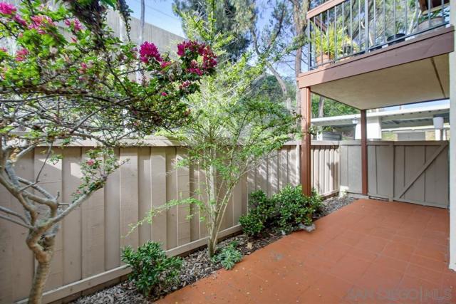 4060 Rosenda Ct, San Diego CA: https://media.crmls.org/mediaz/9da42a98-de62-4a63-96cd-0ee65c22ff76.jpg