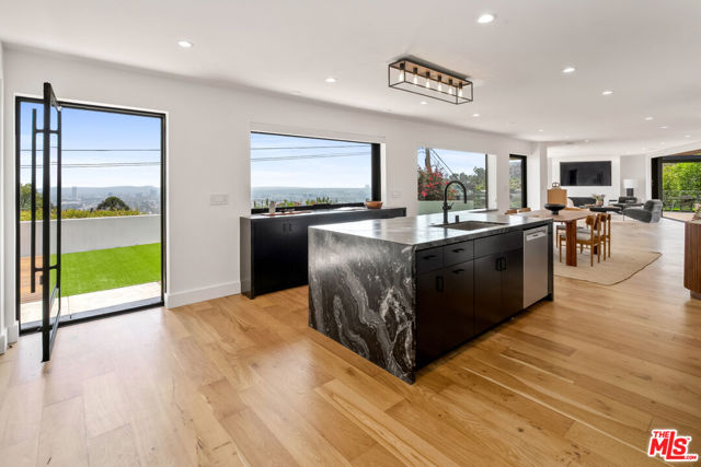 8021 Floral Avenue, Los Angeles CA: https://media.crmls.org/mediaz/9da4c0ec-b562-4e9f-b8f4-f22fccbaa792.jpg