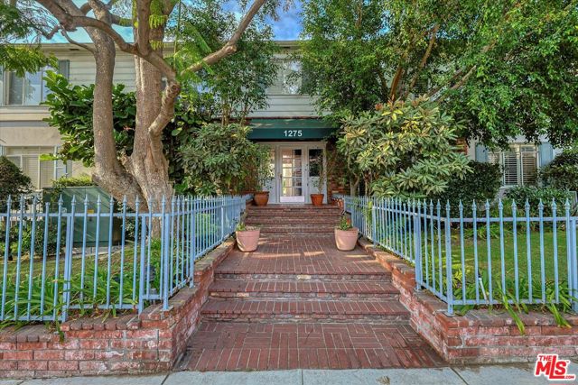 1275 North Harper Avenue, 4 photo 2