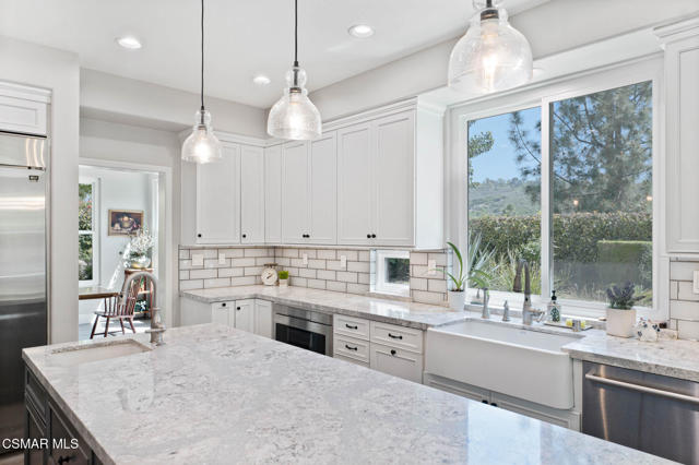 4126 Sterlingview Drive, Moorpark CA: https://media.crmls.org/mediaz/9da5f088-048a-47b3-b028-0ea3494ae45e.jpg