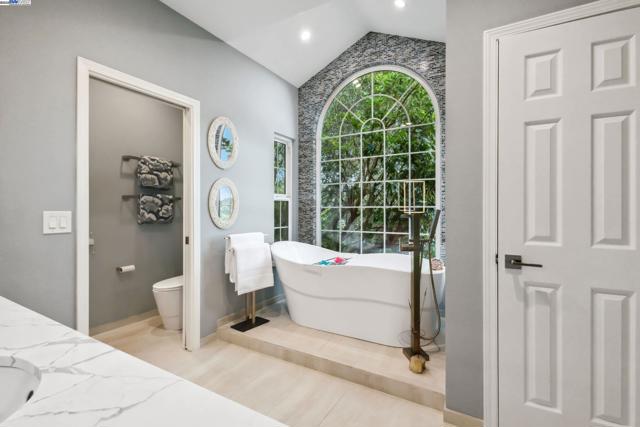 3565 Star Ridge Rd, Hayward CA: https://media.crmls.org/mediaz/9da658b9-b966-4f6a-899c-dd327be022b5.jpg