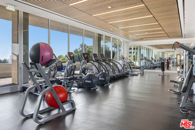Image 16 of 22 For 9255 Doheny Road 1101