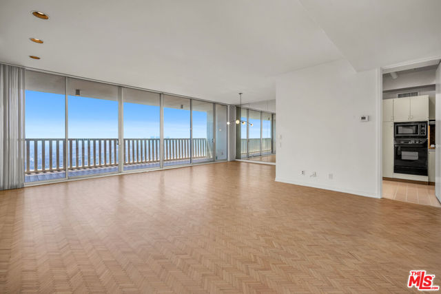 9255 Doheny Road, West Hollywood CA: https://media.crmls.org/mediaz/9da6dcf8-dbd6-4394-96da-02fef0849a68.jpg