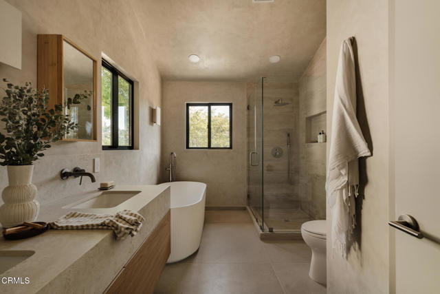 2225 Cazador Drive, Los Angeles CA: https://media.crmls.org/mediaz/9da6e462-e475-441e-9311-131d30fb4272.jpg