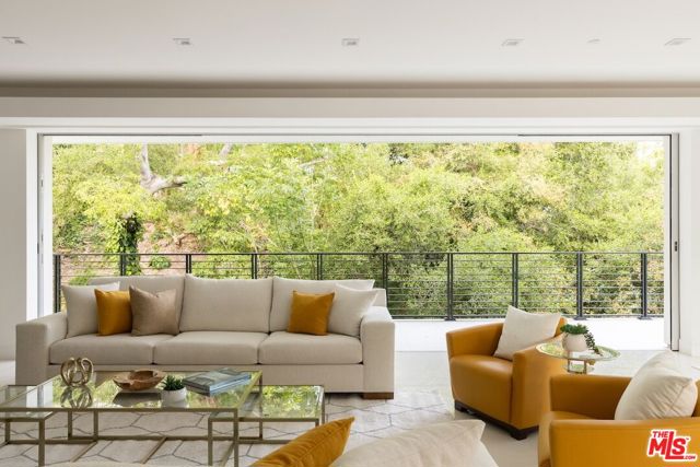 1124 Summit Drive, Beverly Hills CA: https://media.crmls.org/mediaz/9da75182-d73e-402d-b3c8-ff91b83a36b7.jpg