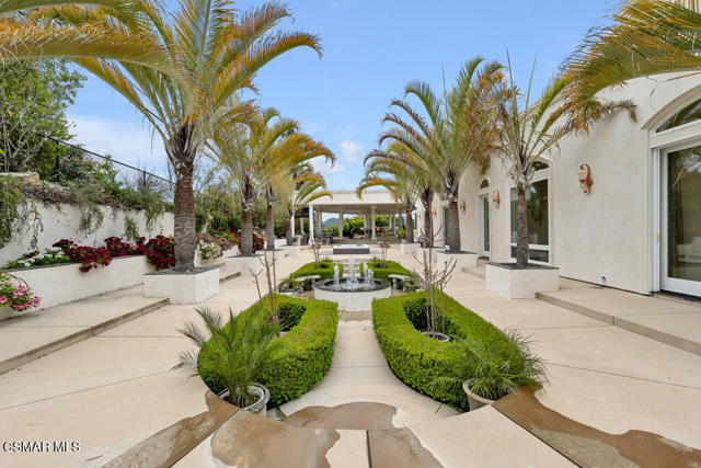 932 Rosario Drive, Thousand Oaks CA: https://media.crmls.org/mediaz/9da75737-a6c0-4591-8c75-456039b034f9.jpg