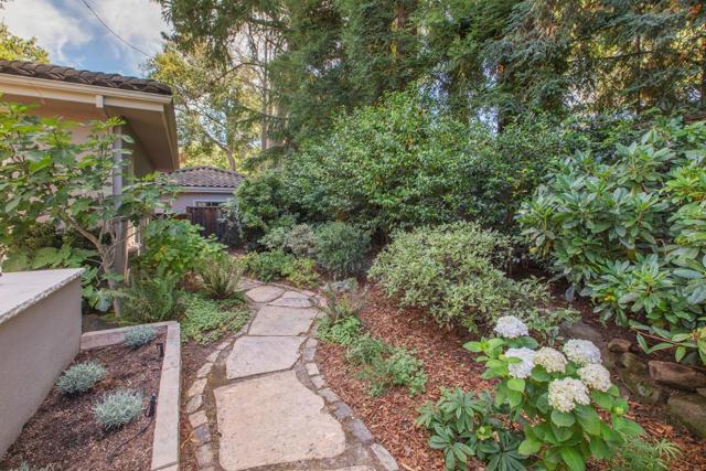 158 Seminary Drive, Menlo Park CA: https://media.crmls.org/mediaz/9da7cad0-e118-4c65-ba95-47c31d7c948b.jpg