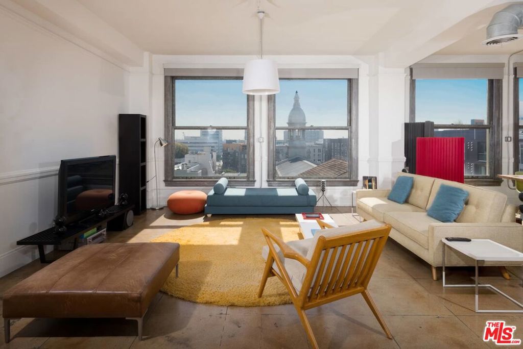 108 W 2ND Street #606