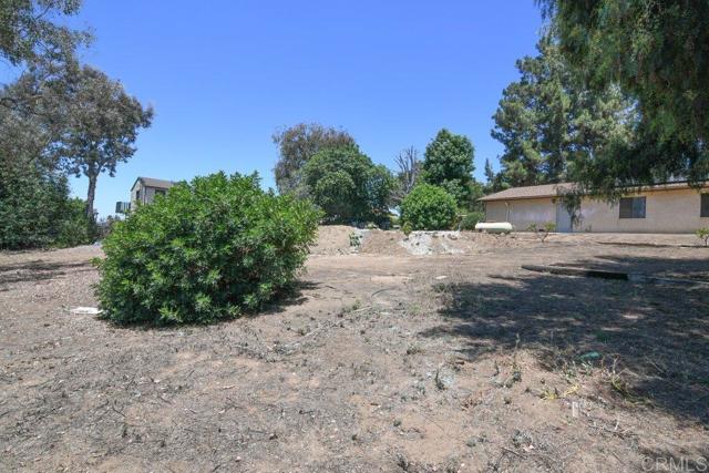 3096 Coral Tree Lane, Fallbrook CA: https://media.crmls.org/mediaz/9da83613-b726-469b-bd56-ece78ef8818c.jpg