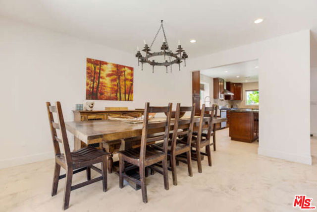 5402 CEDARHAVEN Drive, Agoura Hills CA: https://media.crmls.org/mediaz/9da8c677-51b4-4e16-9f99-cd7b4d9f02c2.jpg