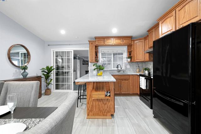 22633 Mossy Rock Drive, Hayward CA: https://media.crmls.org/mediaz/9da919f9-f538-4eec-ae54-8ef747df9a5e.jpg