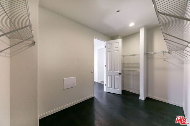 22379 Driftwood Court, Santa Clarita CA: https://media.crmls.org/mediaz/9da9340b-12b5-446e-9eed-597c35feba64.jpg