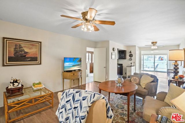 32134 Beachlake Lane, Westlake Village CA: https://media.crmls.org/mediaz/9da9a171-711f-4777-92fe-c4c742d3744c.jpg