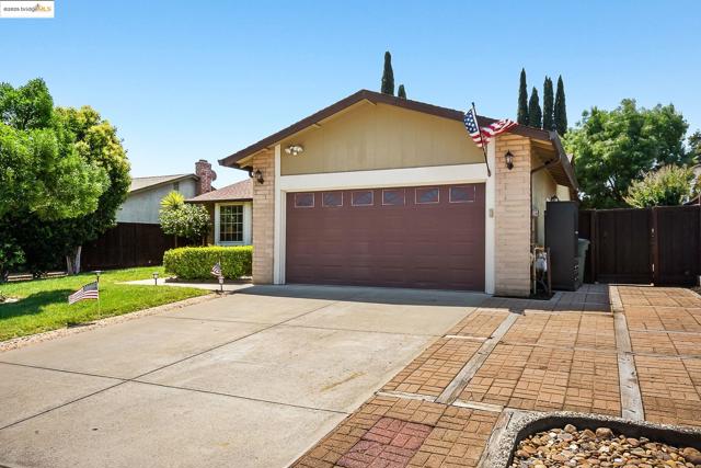 53 Zinfandel Ct, Oakley CA: https://media.crmls.org/mediaz/9da9e846-99f2-48b7-910a-ed806f5431f1.jpg