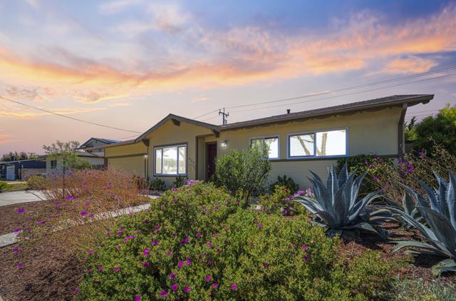 624 Hartnell Street, Salinas CA: https://media.crmls.org/mediaz/9daa30f1-e704-4b15-b1bc-edc5f228743c.jpg