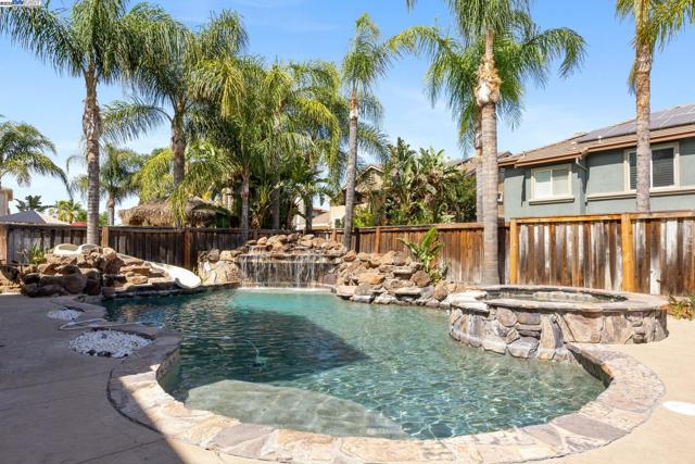 2132 Gold Poppy St, Brentwood CA: https://media.crmls.org/mediaz/9daae532-7523-4d68-8ca1-e461cda4b103.jpg
