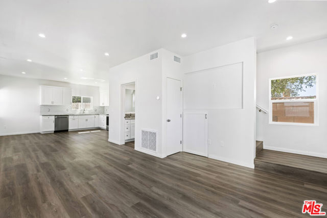 7313 Kentland Avenue, West Hills CA: https://media.crmls.org/mediaz/9dacf9bf-c637-49d6-b10f-feaa1e764b3b.jpg