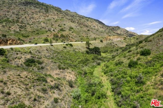 1 Kanan Rd, Agoura Hills CA: https://media.crmls.org/mediaz/9dad1db5-1c30-4342-8e88-254818055fcf.jpg