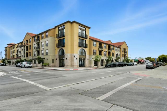 1001 Laurel Street, San Carlos CA: https://media.crmls.org/mediaz/9dad40a7-3072-41fe-96fa-692221917941.jpg
