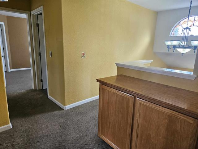 24909 Avocado Ct, Hayward CA: https://media.crmls.org/mediaz/9dad54e7-8466-45ab-aac8-4dd960d96650.jpg