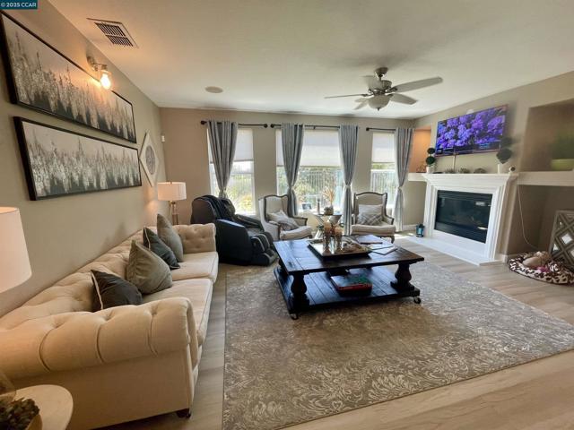 2365 Lansdowne Pl, Vallejo CA: https://media.crmls.org/mediaz/9dad5739-d14d-41e9-bbb6-1ef83172e4b1.jpg