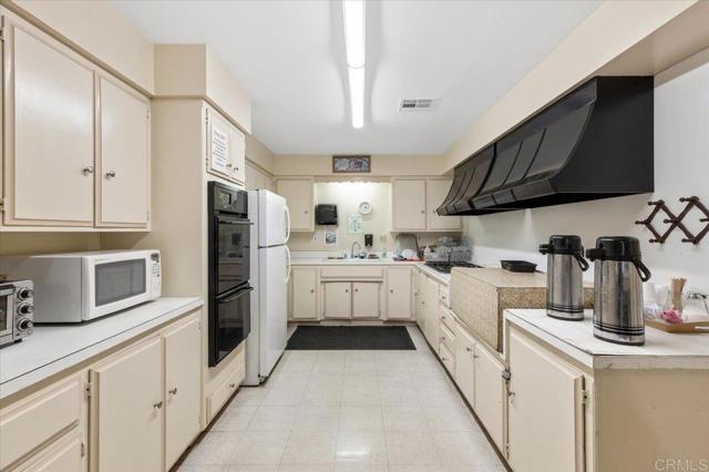 Detail Gallery Image 34 of 38 For 718 Sycamore Ave #193,  Vista,  CA 92083 - 2 Beds | 2 Baths