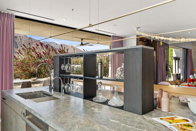 427 N Avenida Caballeros, Palm Springs CA: https://media.crmls.org/mediaz/9dad93c4-808c-46c5-b112-280d40954a76.jpg