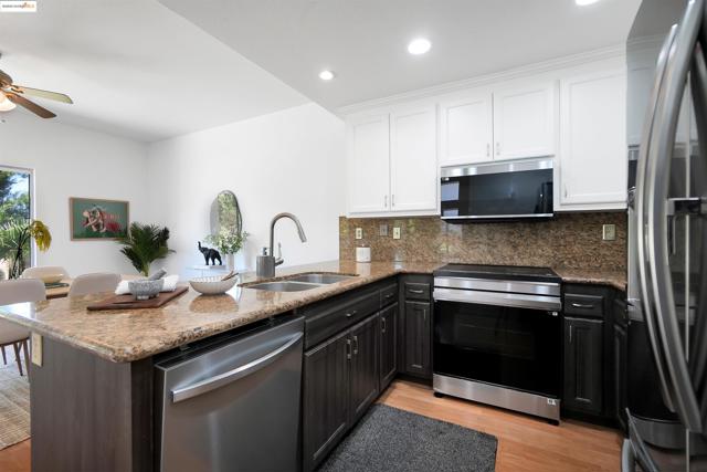 44765 Lynx Dr, Fremont CA: https://media.crmls.org/mediaz/9dadbbe3-e933-4c76-90b6-5cf230b3d0fe.jpg