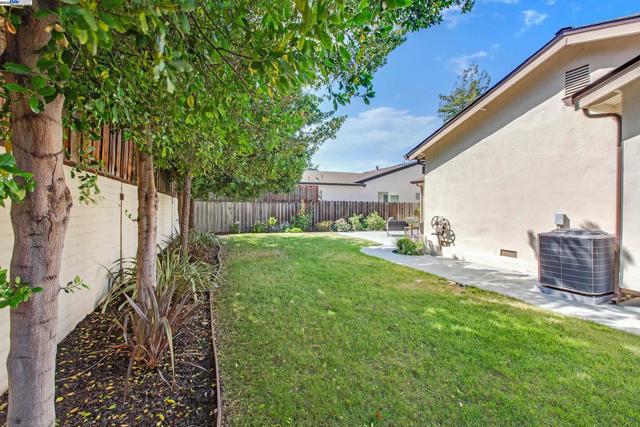 35573 Purcell Pl, Fremont CA: https://media.crmls.org/mediaz/9dadee70-563d-4598-900f-80f103d4fd59.jpg
