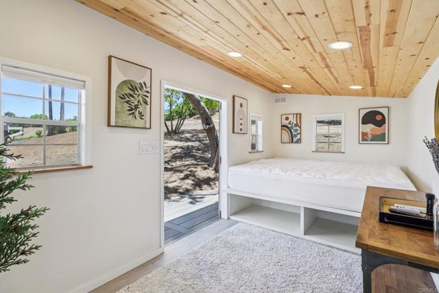 1797 99 Rabbit Hill, Fallbrook CA: https://media.crmls.org/mediaz/9dae1e15-8ab7-4825-be64-f435efb400f3.jpg