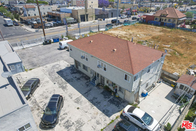 1452 W Jefferson Boulevard, Los Angeles CA: https://media.crmls.org/mediaz/9dae35f1-994b-42b5-92cb-21aa2285bc62.jpg