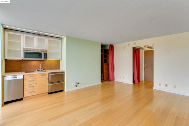 2550 Dana St, Berkeley CA: https://media.crmls.org/mediaz/9dae74ed-66ec-480b-922f-922183b294b4.jpg