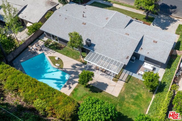 22946 Brenford Street, Woodland Hills CA: https://media.crmls.org/mediaz/9daec966-3df8-4d50-a5f3-e73afc1dd313.jpg