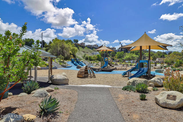 1251 Buckingham Drive, Thousand Oaks CA: https://media.crmls.org/mediaz/9daee81f-e9a6-49fd-b037-190a2d4d0c83.jpg