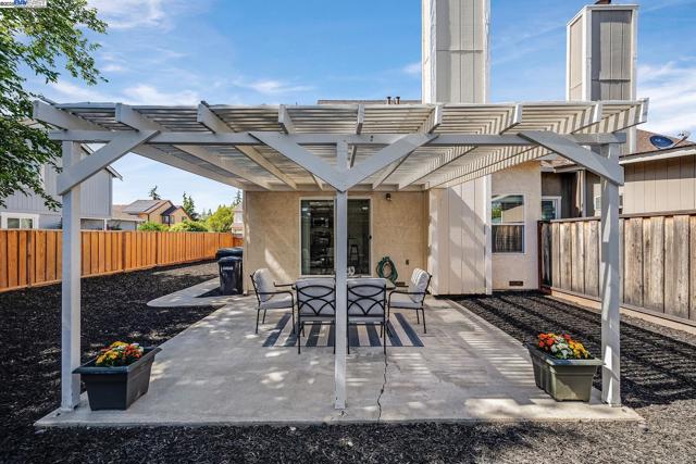 5487 Treeflower Dr, Livermore CA: https://media.crmls.org/mediaz/9daef6b0-bed3-4207-be58-85ab29fbf91b.jpg