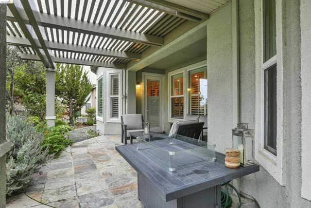 342 Desert Forest Ct, Rio Vista CA: https://media.crmls.org/mediaz/9daf2f1d-1f92-4e3f-80b1-df3a32fa62f6.jpg