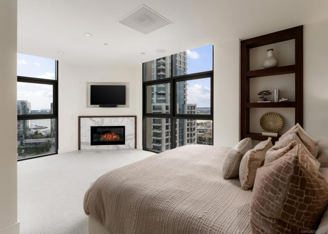 645 Front St, San Diego CA: https://media.crmls.org/mediaz/9dafd70b-ea3e-4fab-a400-3235f1df966e.jpg